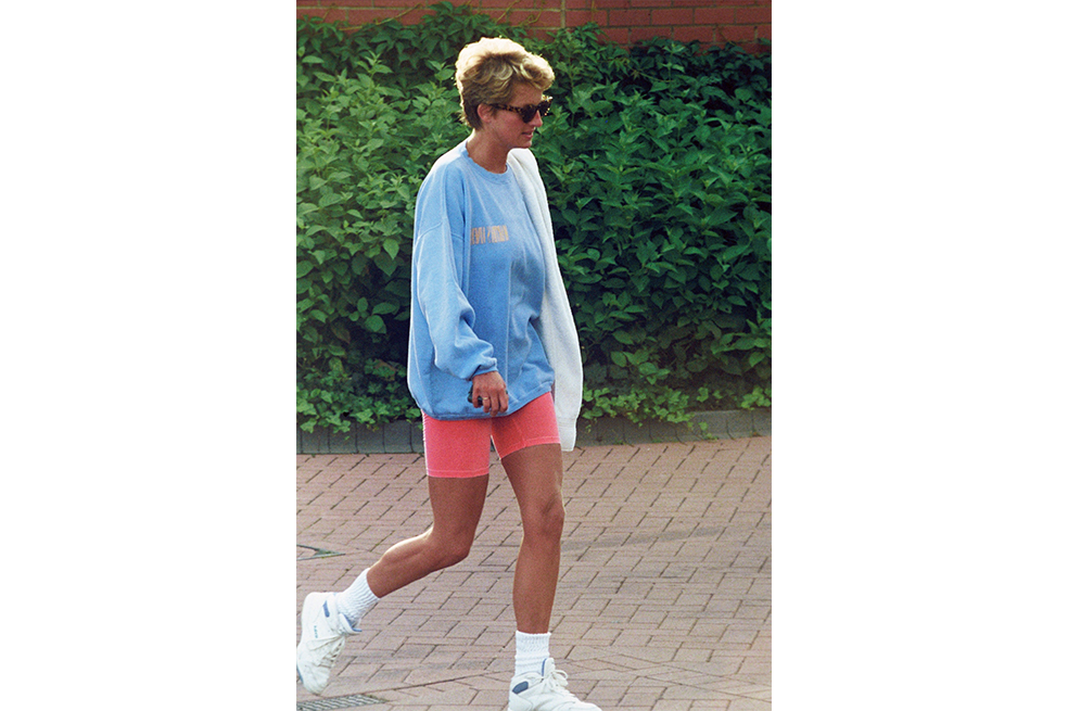 Lady Di y sus zapatillas blancas ¡La combinación perfecta!