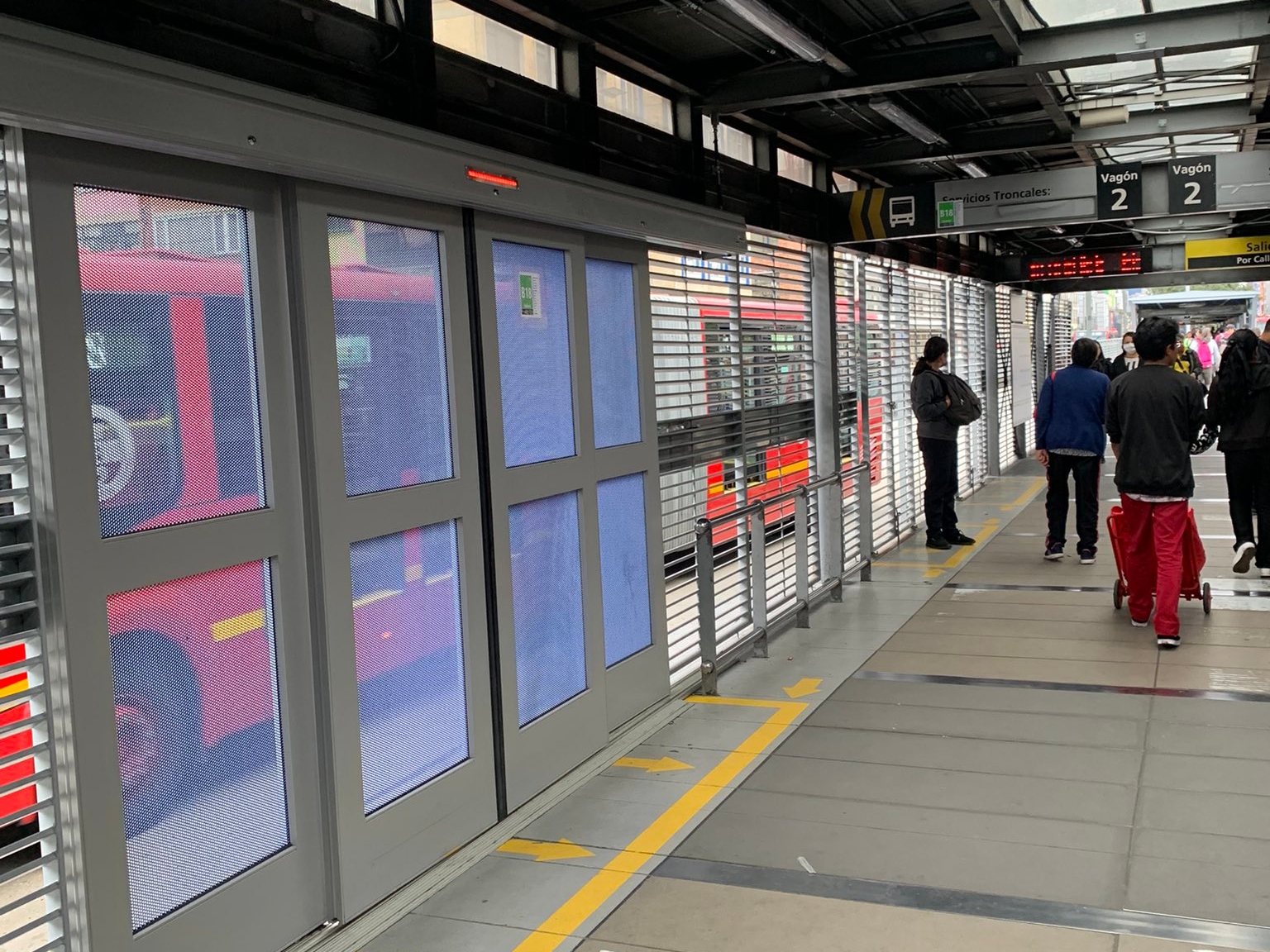 Transmilenio inicia instalación de puertas ‘antievasión’ en estaciones