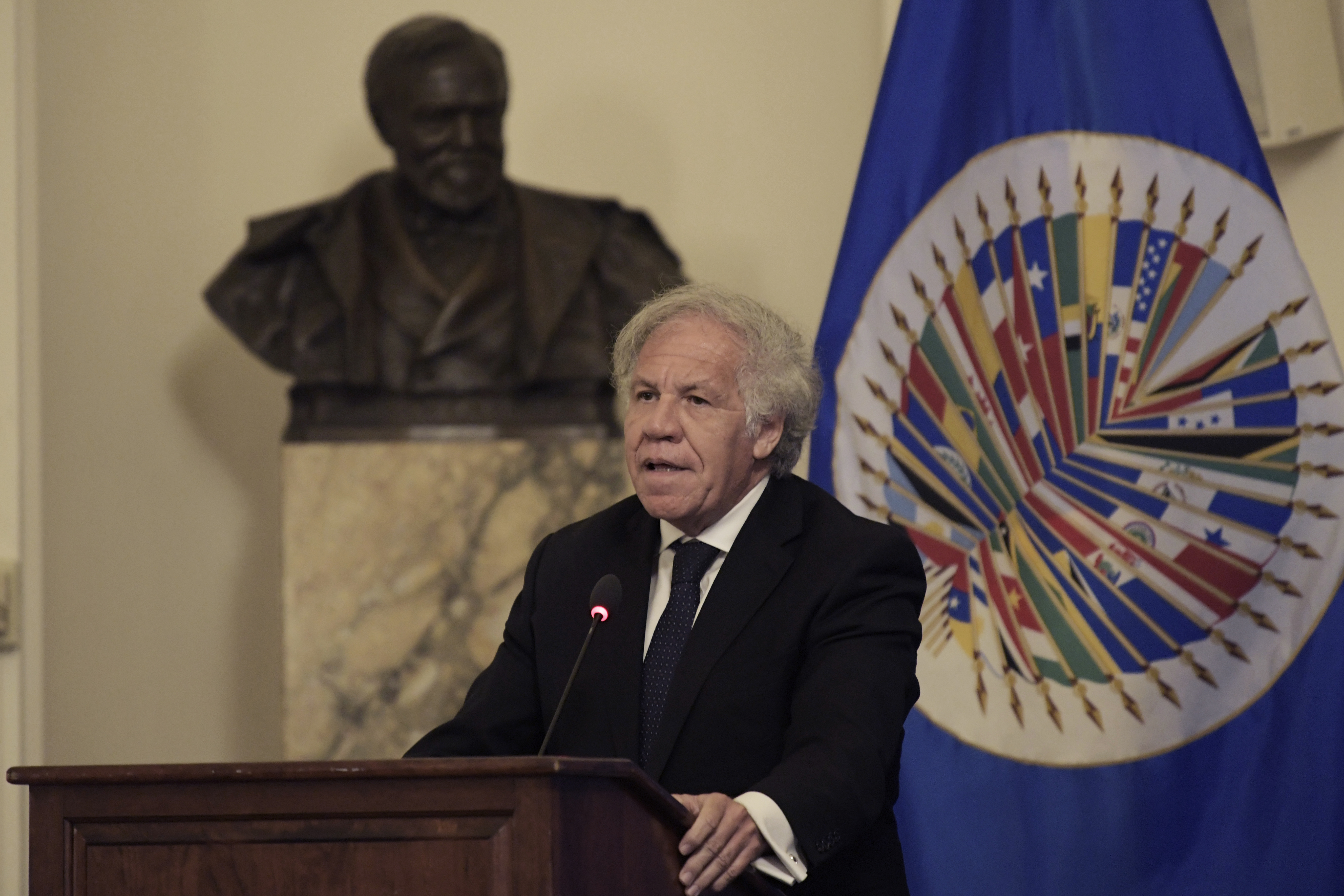 AME8145. WASHINGTON (ESTADOS UNIDOS), 21/06/2023.- El Secretario General de la OEA, Luis Almagro, participa en un foro sobre la democracia y derechos humanos, durante el dialogo con los Jefes de Delegación de los observadores permanentes en el marco del 53ava Asamblea General de la OEA, hoy en Washington (EE.UU). EFE/Lenin Nolly.