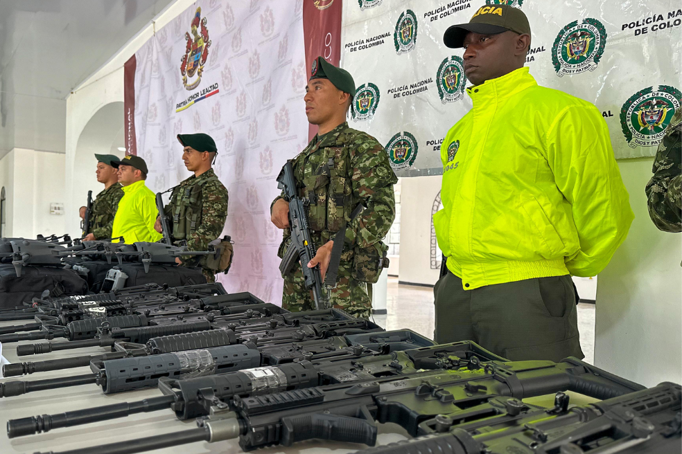 Ejército incauta cargamento de fusiles, drones y granadas de las disidencias en el Valle