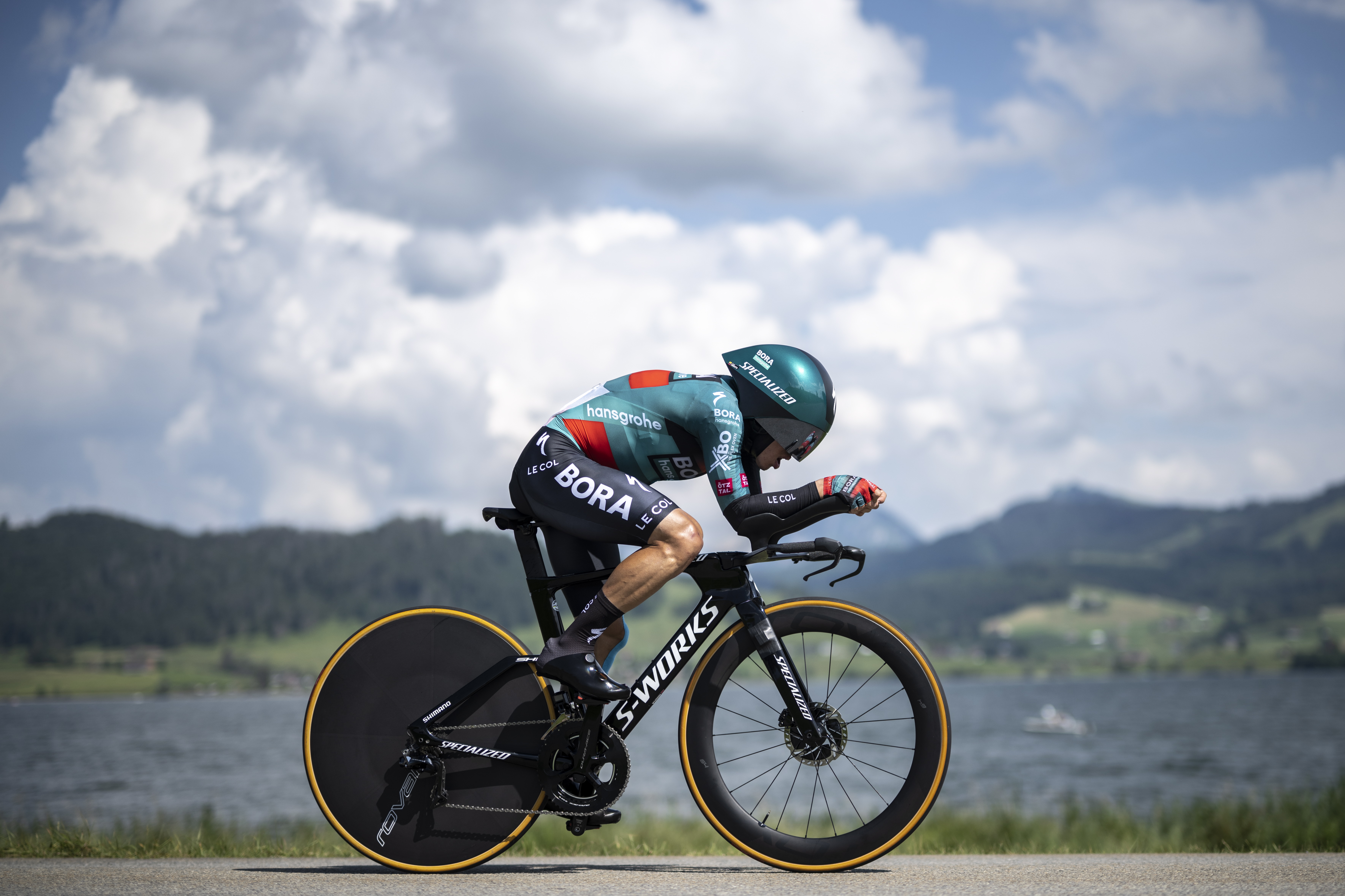 Einsiedeln (Switzerland Schweiz Suisse), 11/06/2023.- Sergio Higuita from Colombia of Bora-Hansgrohe in action during the first stage of the 86th Tour de Suisse UCI ProTour cycling race, a 12.7 km time trial with start and finish in Einsiedeln, Switzerland, 11 June 2023. (Ciclismo, Suiza) EFE/EPA/Gian Ehrenzeller