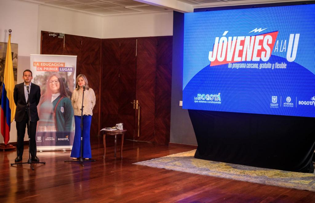 Jóvenes a la U: aciertos y reparos al programa bandera de Claudia López