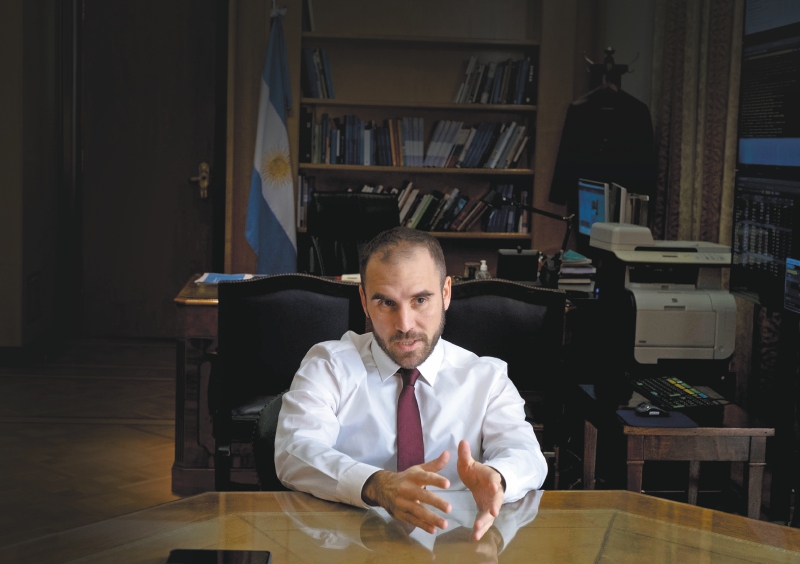 Con la renuncia de su ministro de Hacienda, ¿qué viene para la economía argentina?