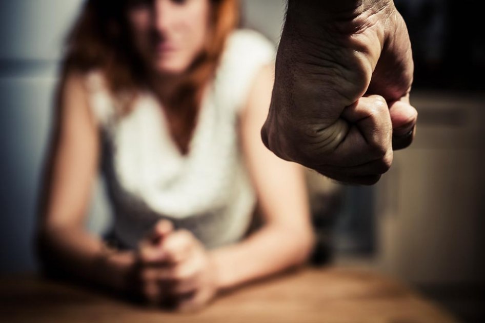 Condenan a 24 hombres por violar unas 60 veces a una joven en la India