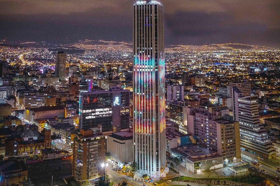 La Torre Colpatria se iluminará para reconocer a quienes han trabajado en medio de la pandemia