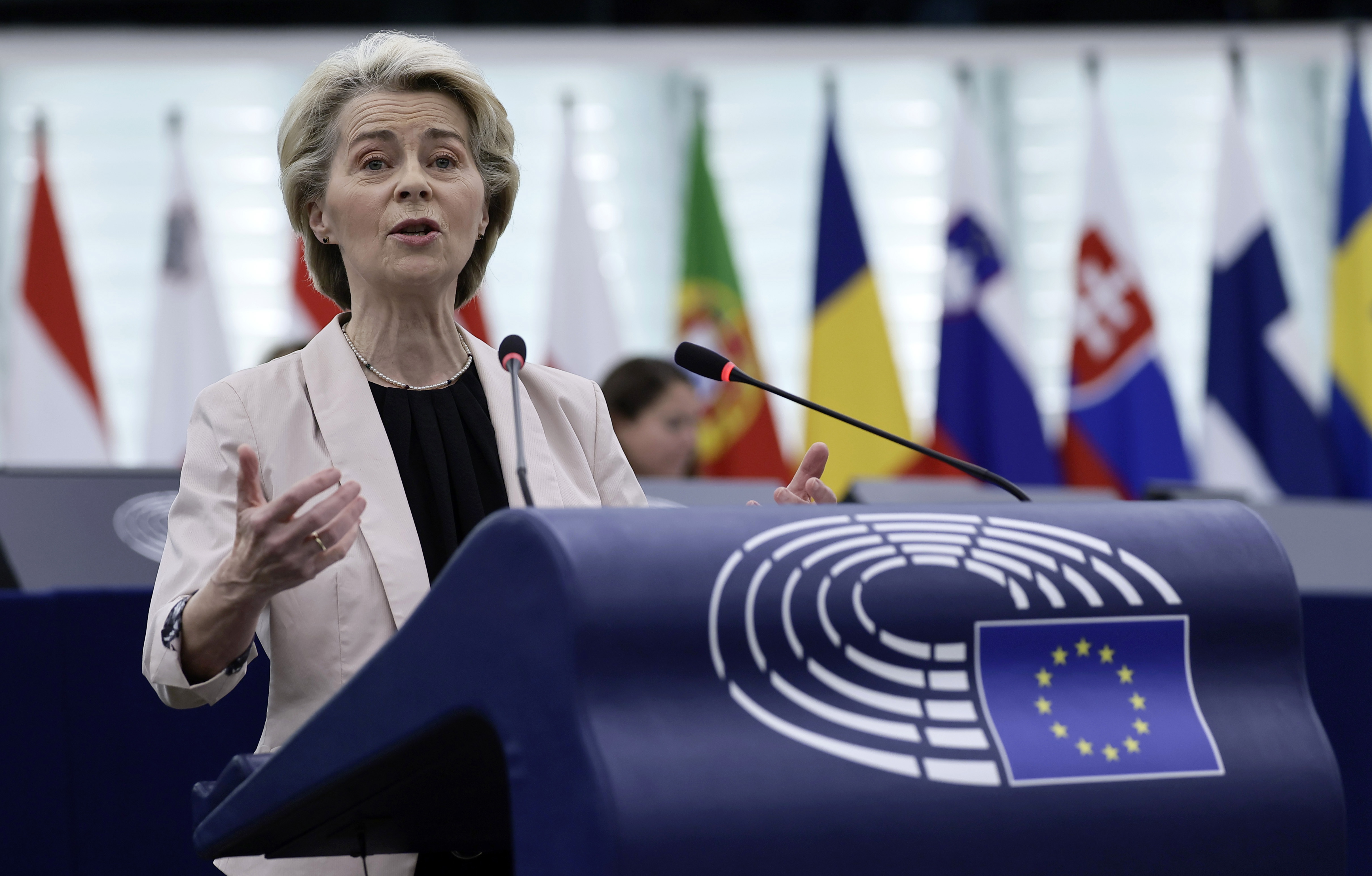 El Parlamento Europeo, fragmentado, aprueba la Comisión de Von der Leyen