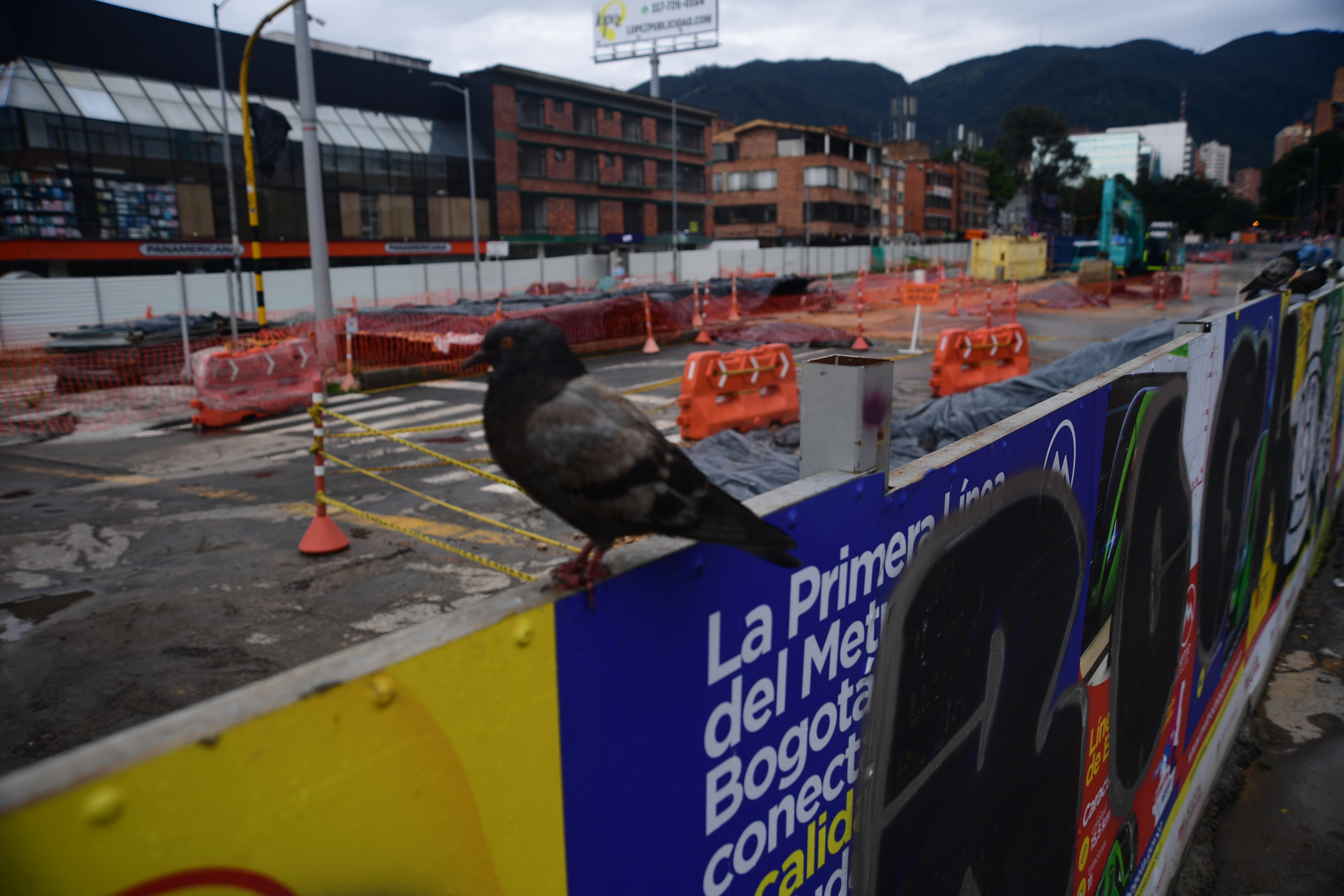 Obras para la construcción de la primera fase del Metro de Bogotá en la Calle 72 con avenida Caracas