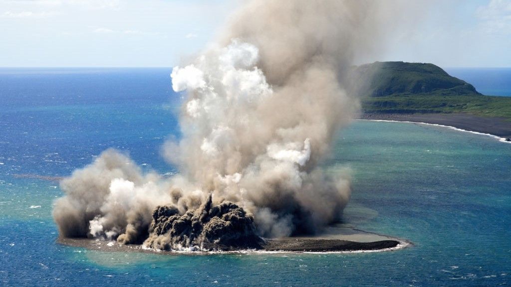 Una erupción volcánica submarina creó una nueva isla en el Pacífico