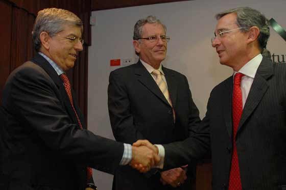 Álvaro Uribe es un mentiroso: César Gaviria