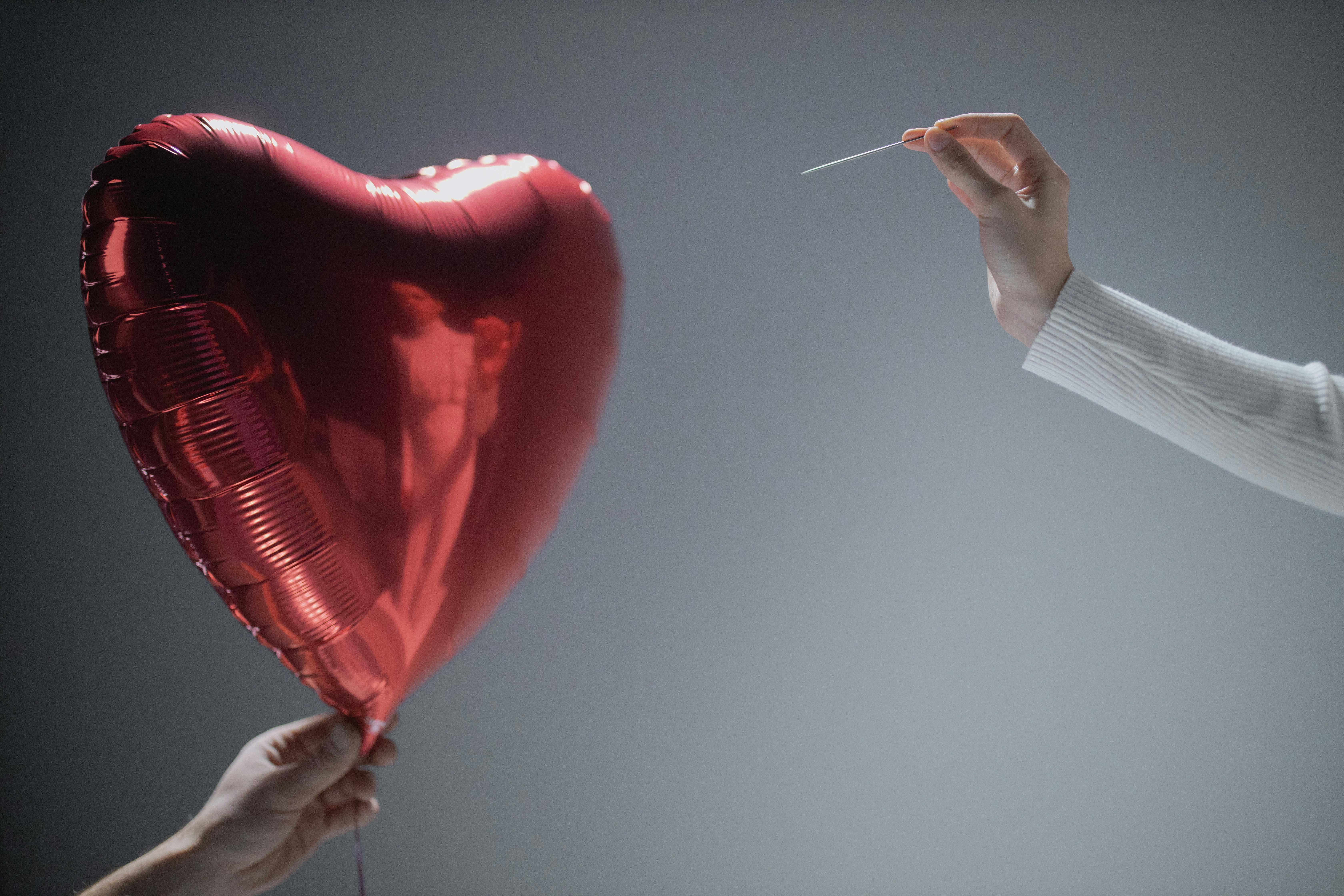 El Anti-San Valentín es, en esencia, una invitación a dejar atrás las expectativas tradicionales y convertir esta fecha en un homenaje al disfrute personal.