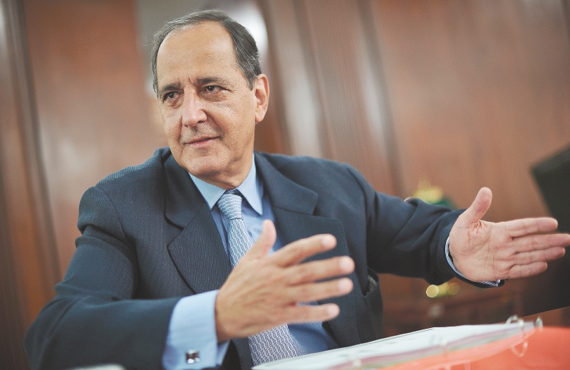 Juan Camilo Restrepo, negociador del Gobierno, dijo que de comprobarse la autoría del Eln en el atentado en Bogotá, se dificultarían los diálogos de paz. 