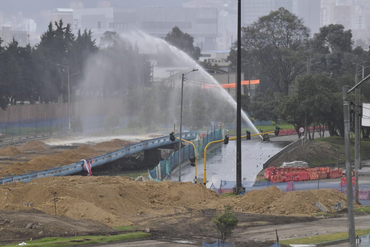 Al finalizar la implosión, el IDU realizó las respectivas labores de mitigación y recolección de escombros.
