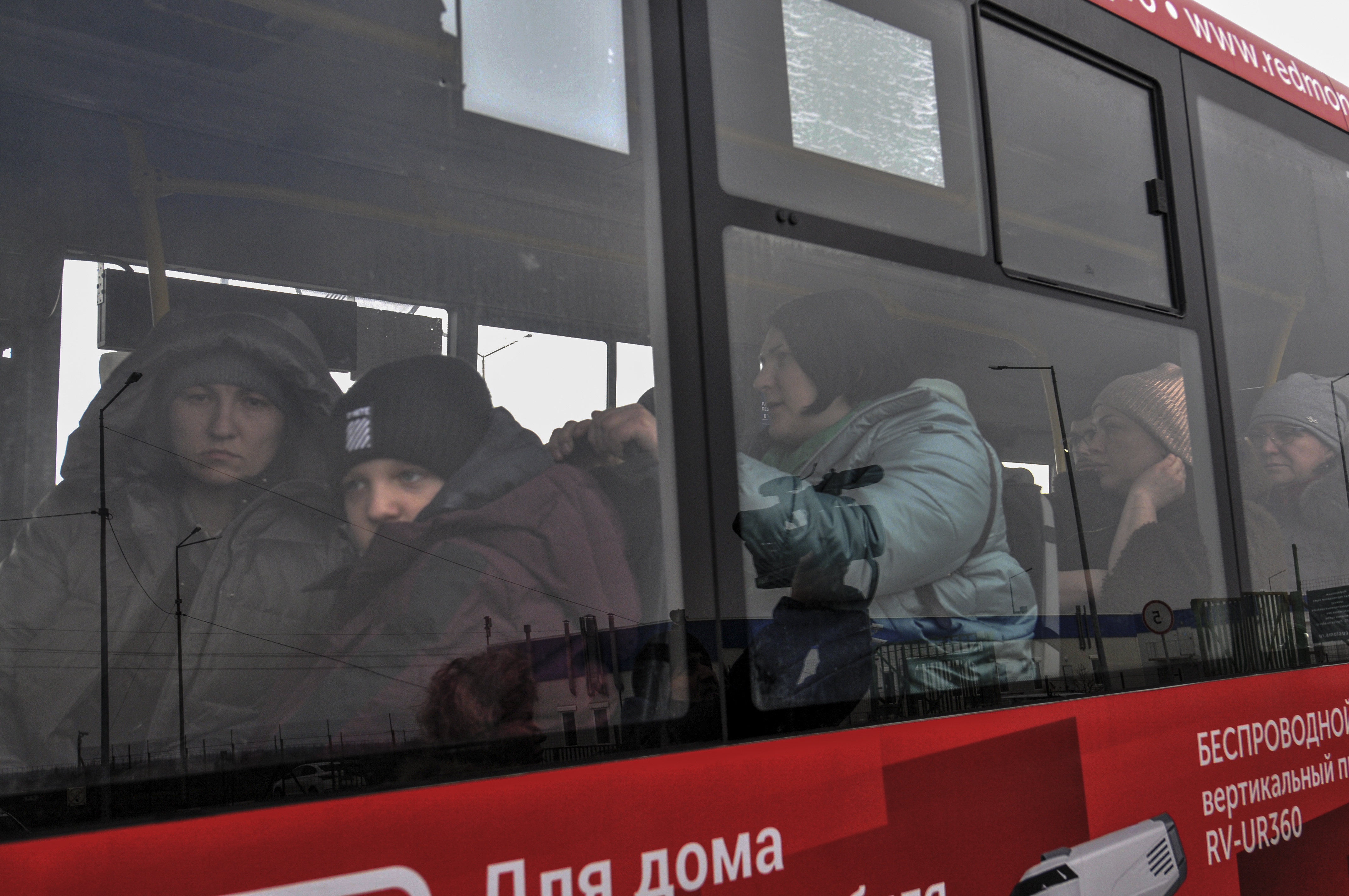 “Déjennos evacuar a la gente tranquilamente”, piden autoridades ucranianas a Rusia