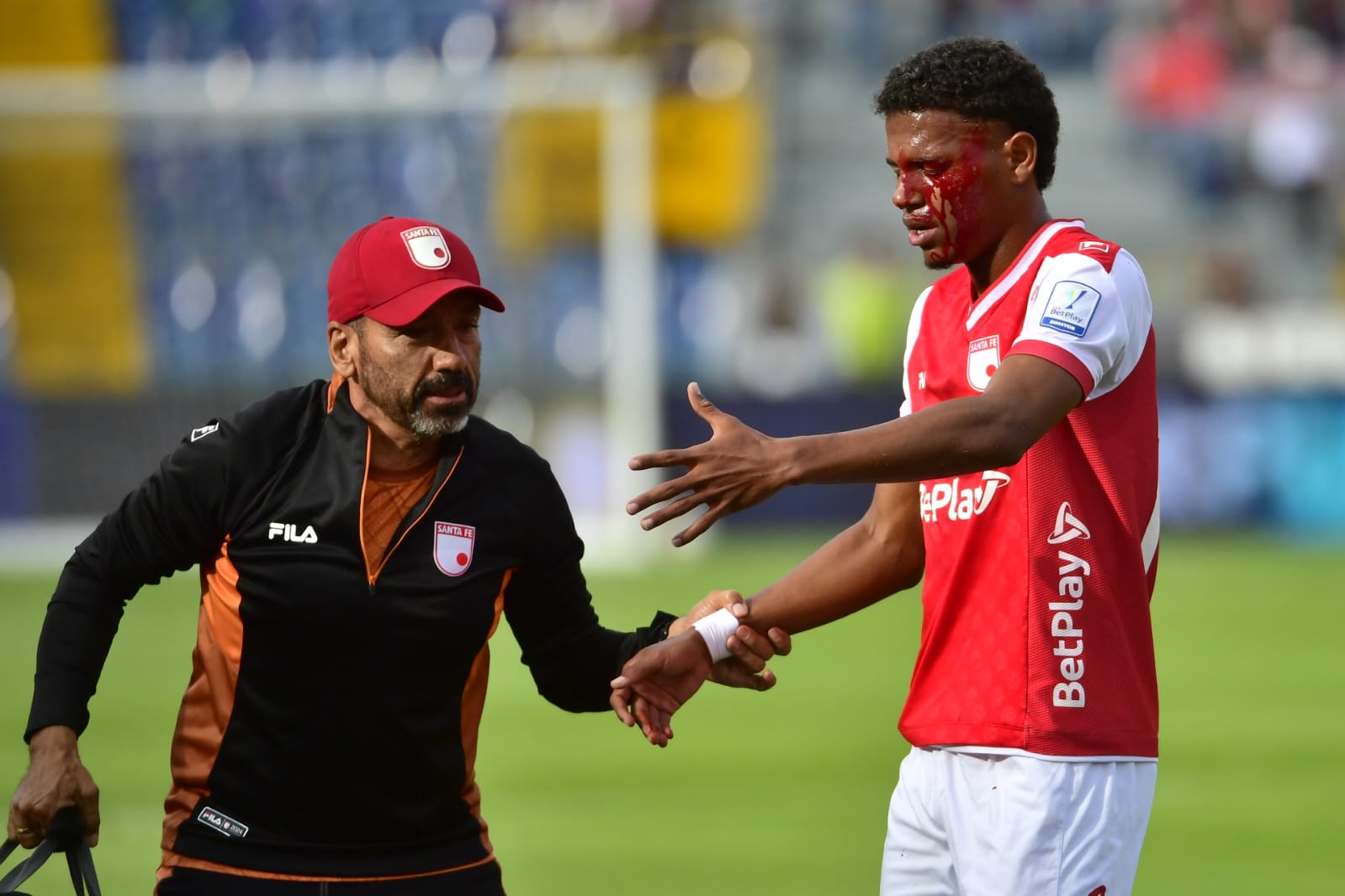 Jhon Meléndez tuvo un fuerte golpe en el partido.