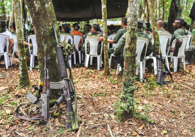 Fiscalía suspende órdenes de captura a negociadores de las disidencias de las FARC