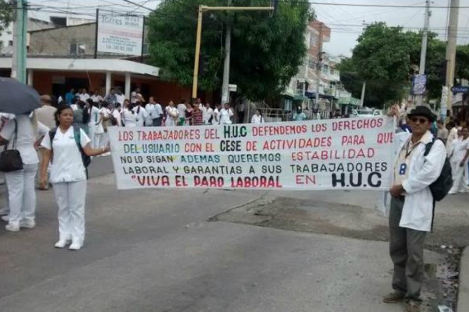 Los empleados bloquearon la avenida El Consulado en el primer día de paro. / Fotografía de El Universal - Óscar Díaz. 