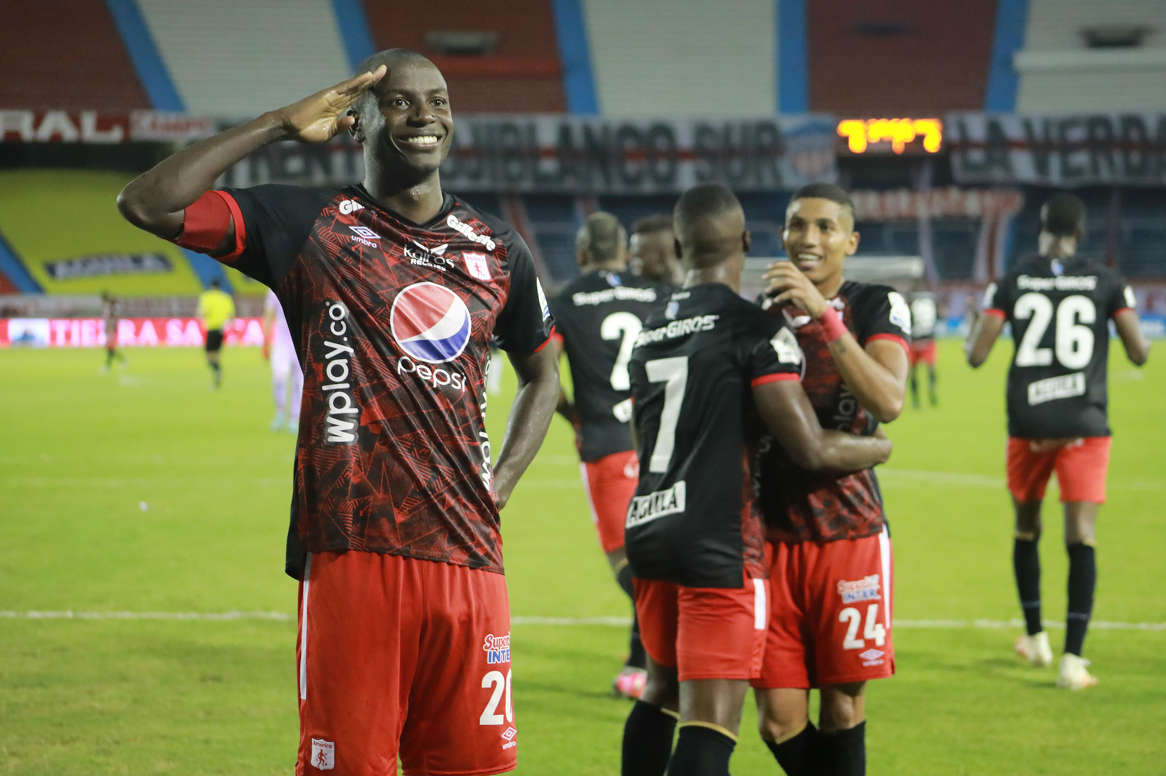 Adrián Ramos se va de América de Cali: es oficial, así se despidió el ídolo