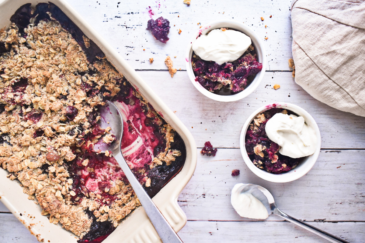 Receta al horno: crocante de frutos rojos sin azúcar refinada