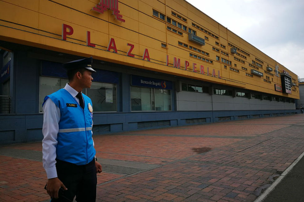 En imágenes: el matrimonio colectivo en el que 59 parejas pasearon en Transmicable