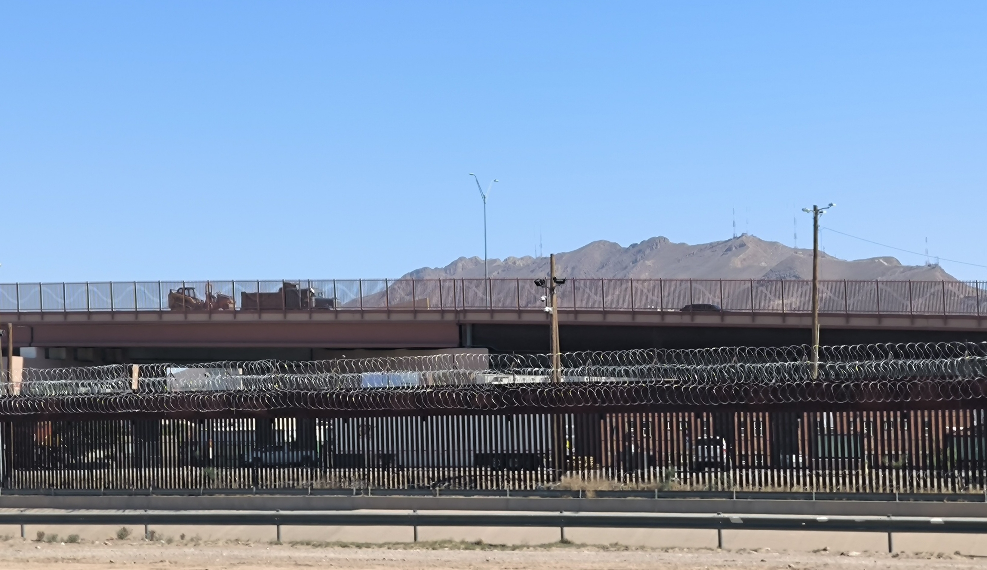 Muro con alambrada en la frontera entre México y Estados Unidos, en Ciudad Juárez, en el estado de Chihuahua (México).