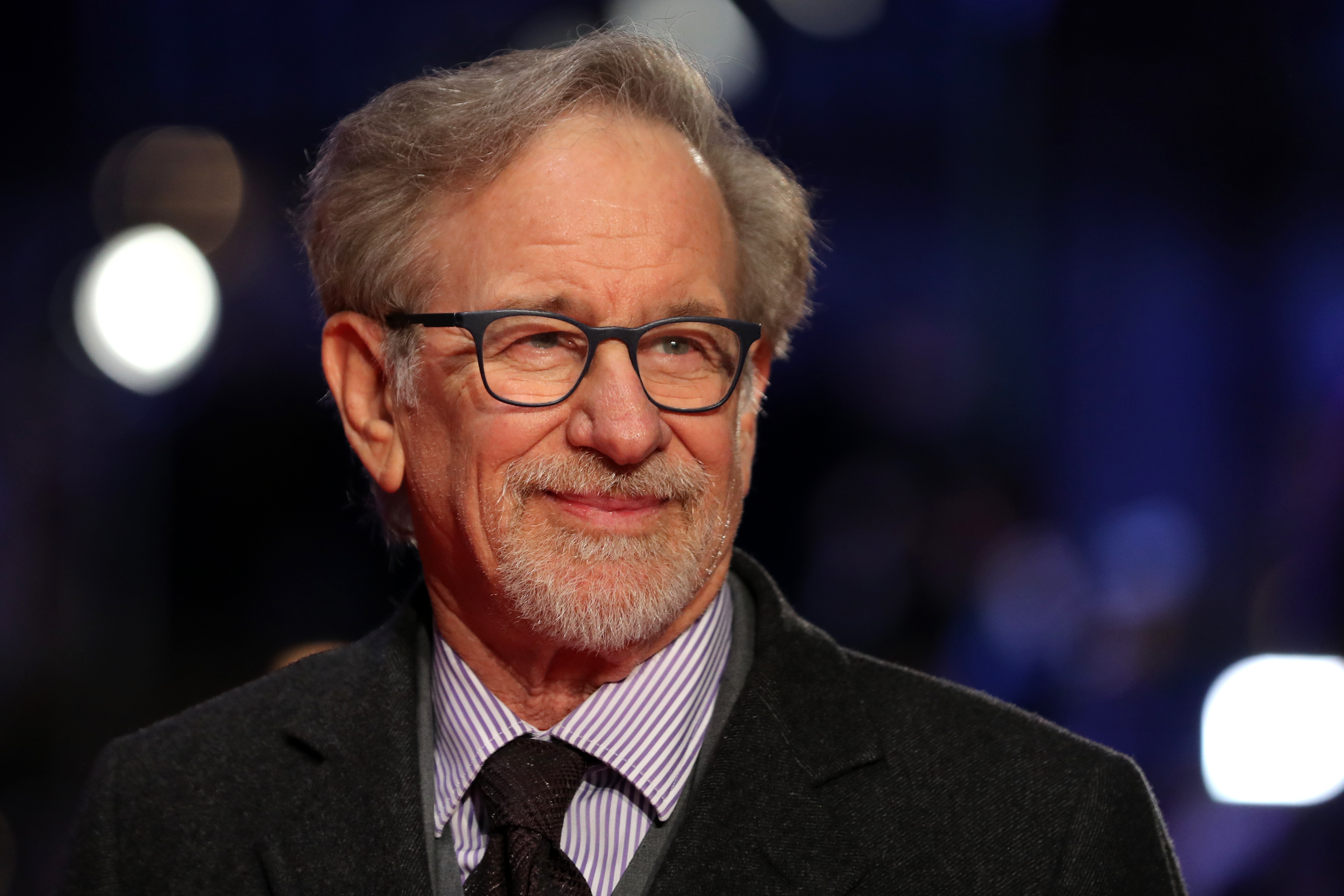 Qué es dislexia, la enfermedad que padece Bella Thorne y Steven Spielberg