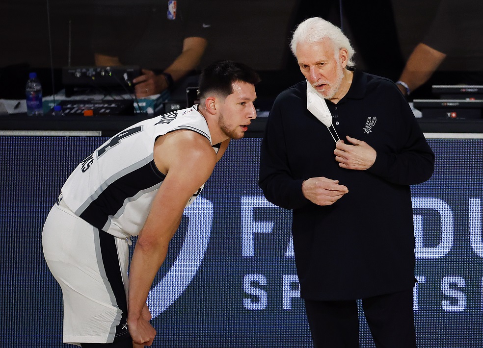 Los San Antonio Spurs cortaron una racha de 22 años clasificando a los playoffs