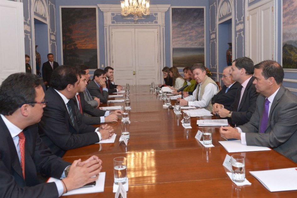 En la noche de este jueves el Presidente Juan Manuel Santos y los miembros del equipo negociador del Gobierno se reunieron con los jefes de los partidos que conforman la Unidad Nacional, quienes fueron informados sobre los acuerdos alcanzados este miércoles en La Habana.