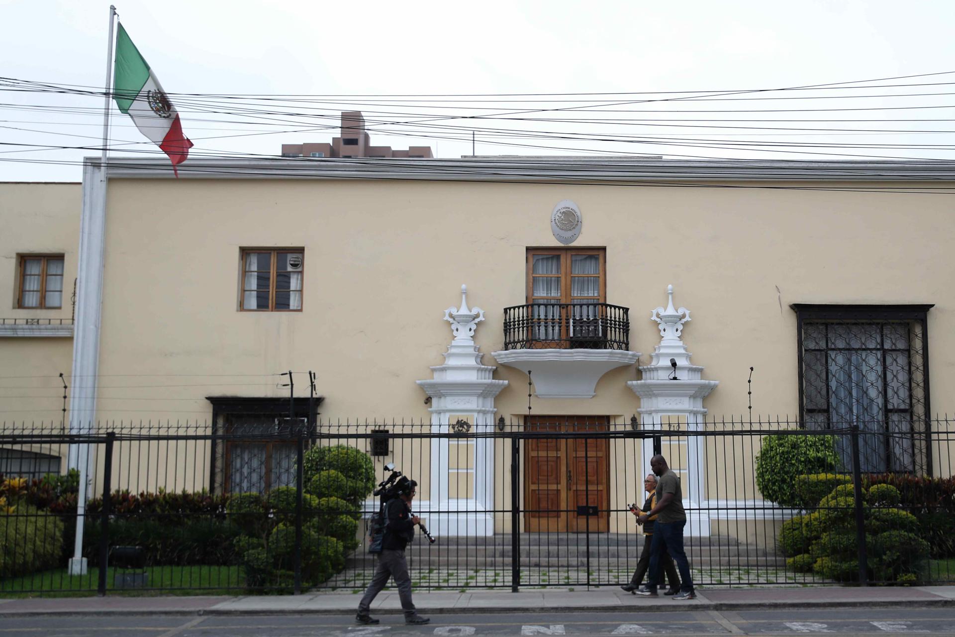 La encargada de la Embajada de México en Perú salió del país tras la ruptura de relaciones