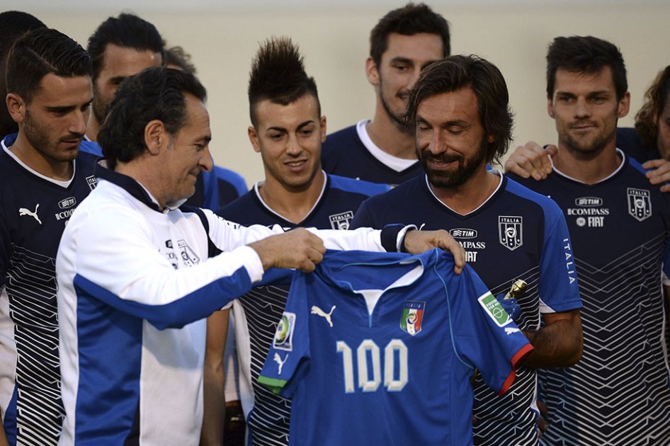 Andrea Pirlo y Diego Forlán consiguieron el centenar de partidos en la Confederaciones