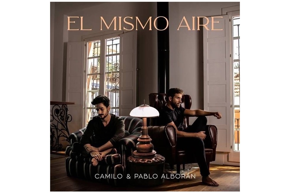 "El mismo aire" fue compuesto por Camilo, Edgar Barrera, Juan Morelli, Jon Leone y Richi Lopez.