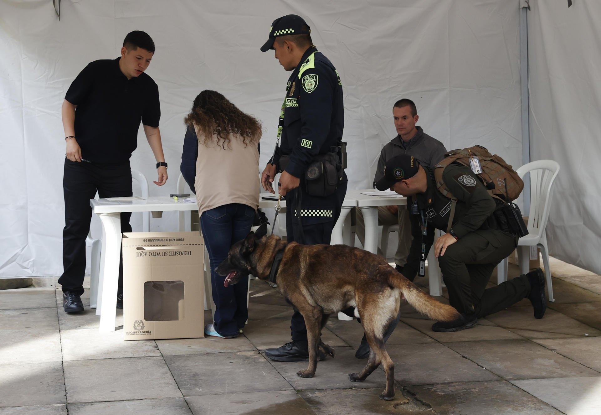 Más de 12.000 policías custodiarán la segunda vuelta presidencial en Bogotá