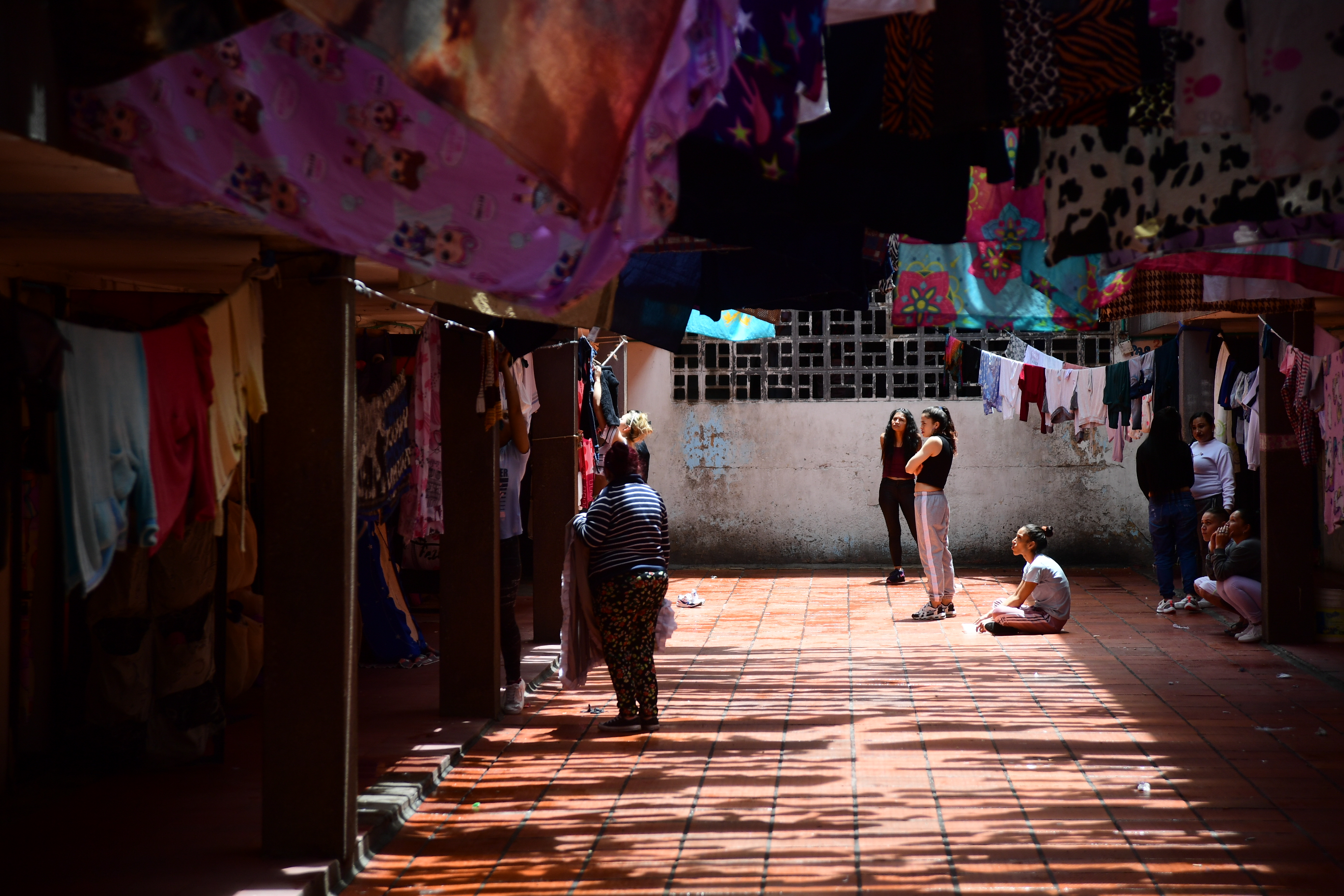Trasladan a cárcel sin condiciones a reclusa embarazada por presunta violación