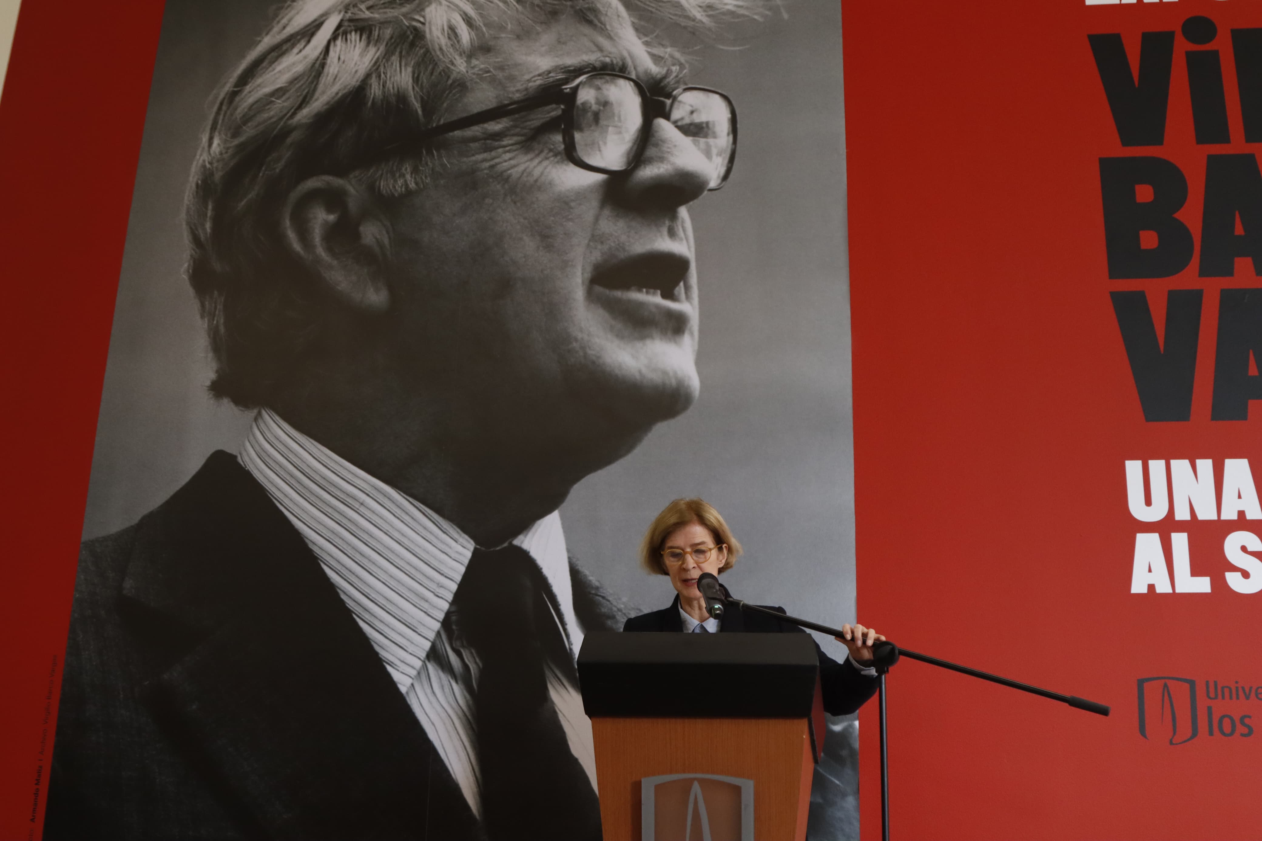 Diana Barco, una de las hijas del expresidente, durante un evento de la muestra. Para la realización de la exposición, la familia Barco y el Ministerio de Cultura ayudaron con diferentes materiales e insumos históricos.
