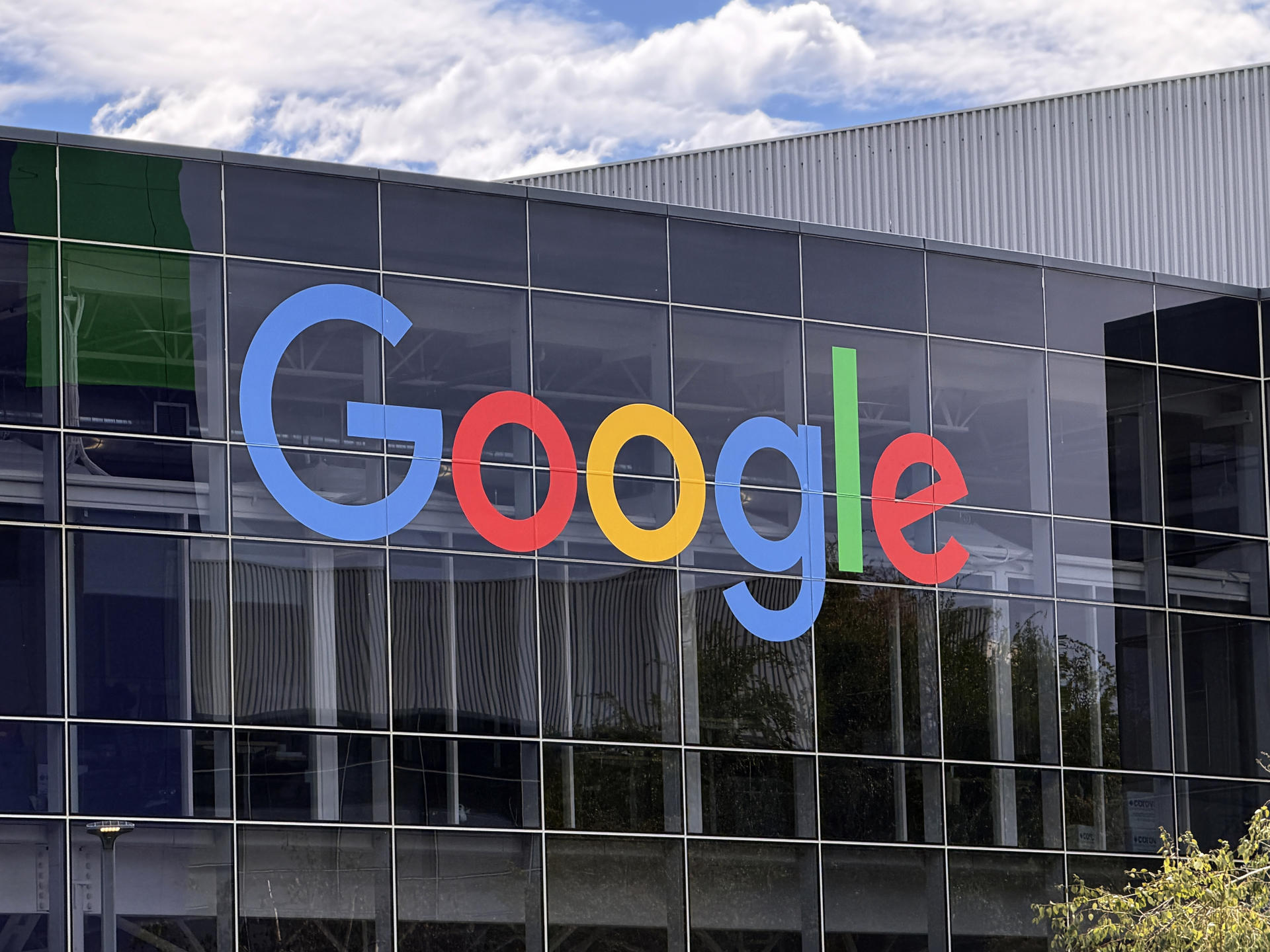 La Unión Europea multa a Google con 890 millones de euros por vulnerar normativa digital