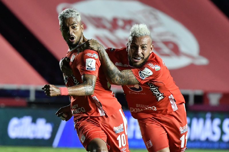 América acaricia la estrella 15, Santa Fe espera la remontada