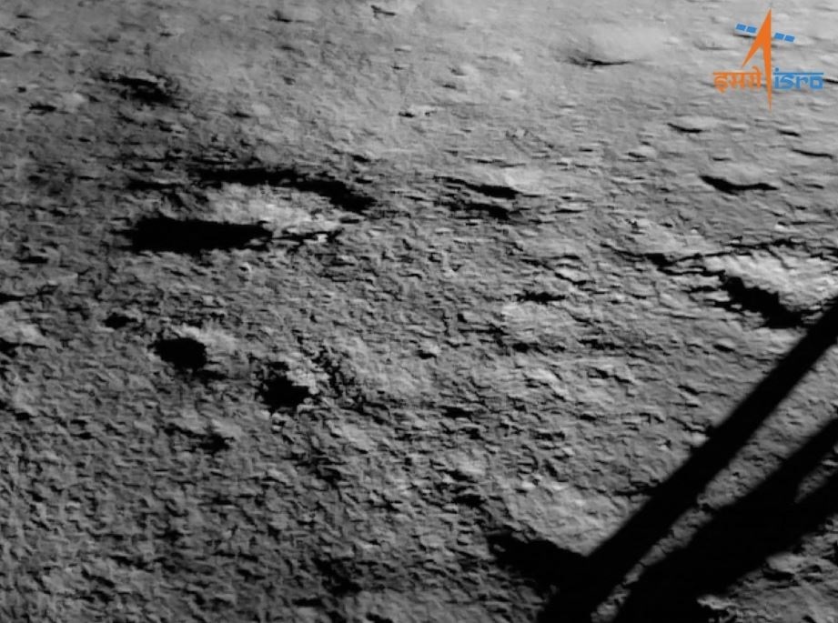 Imagen de Chandrayaan 3 desde el polo sur de la Luna tras su aterrizaje.