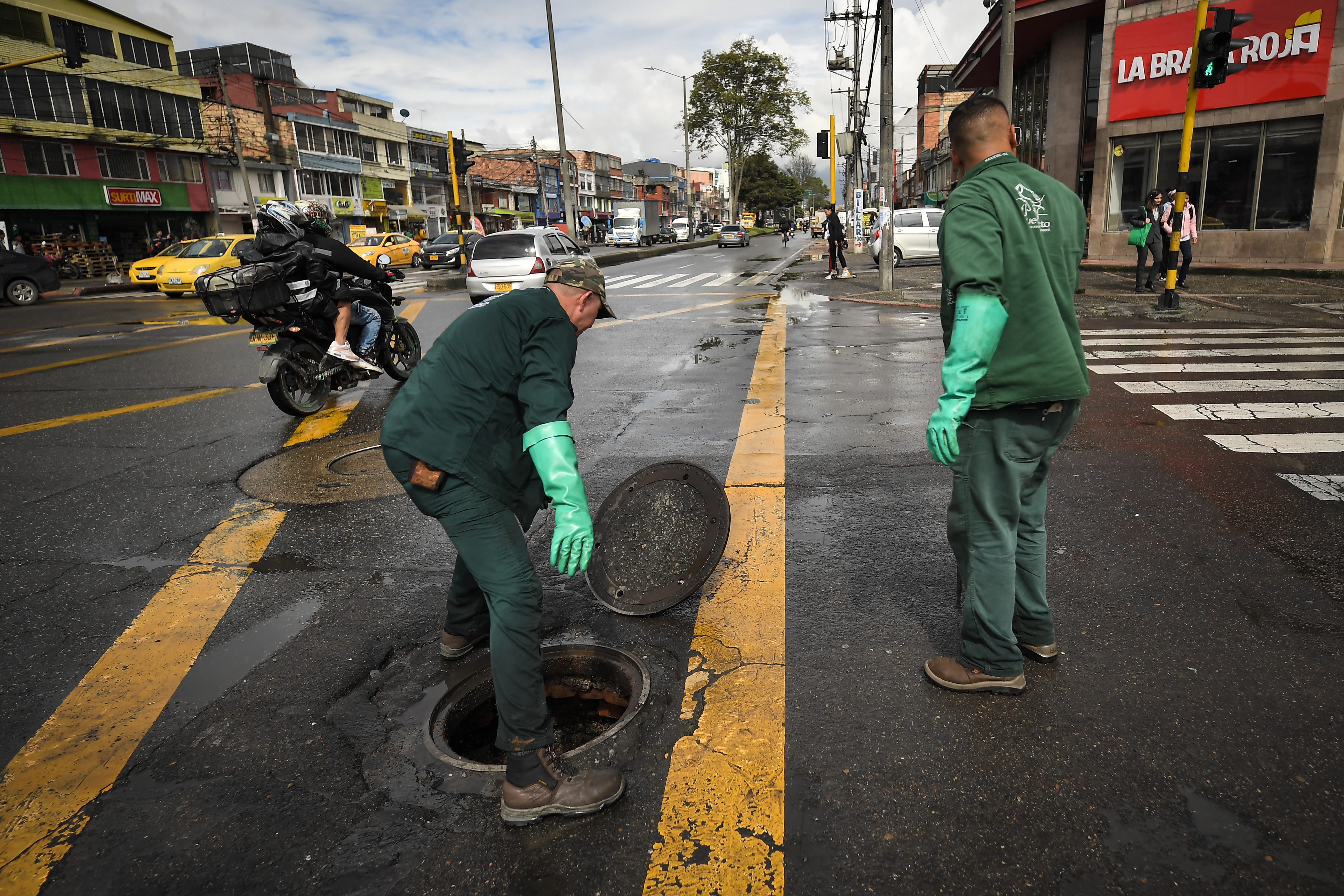 Daño en la red del Acueducto deja sin agua a ocho barrios de Rafael Uribe Uribe
