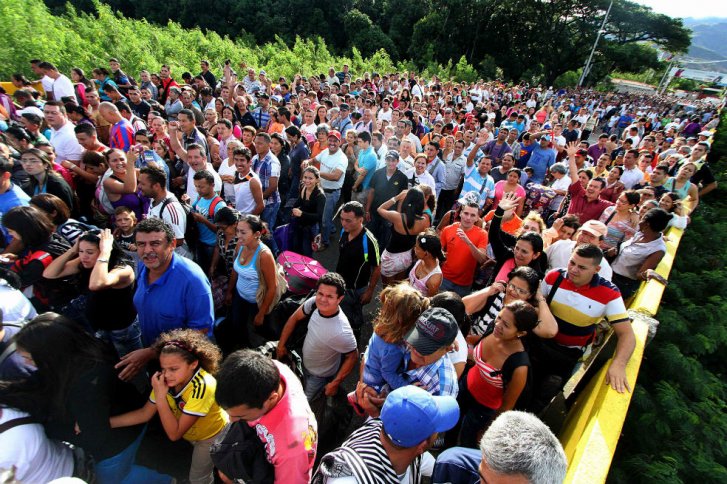 En agosto empezó, gradualmente, la reapertura de los seis puntos que conectan ambos países. / EFE.