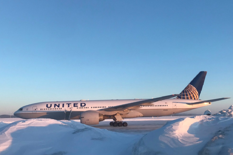 Durante 16 horas, pasajeros enfrentaron el frío en un avión averiado en Canadá