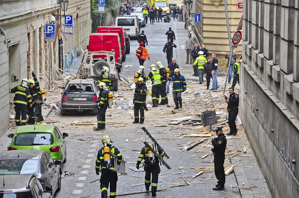 Explosión por escape de gas deja 50 heridos en Praga