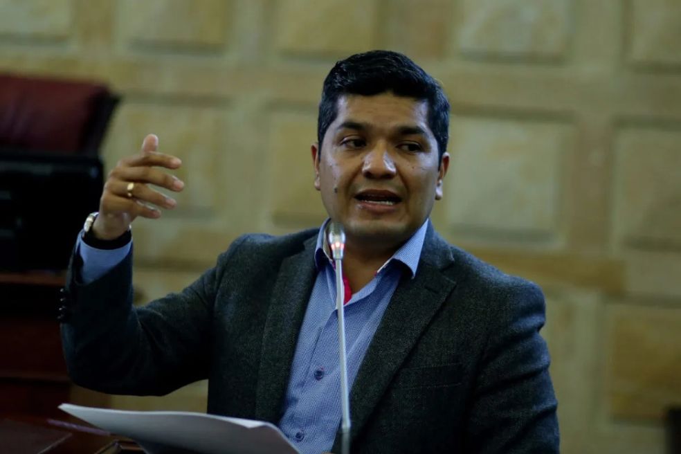 Partido Mira denuncia robo a un senador y habla de “ambiente de hostigamiento”