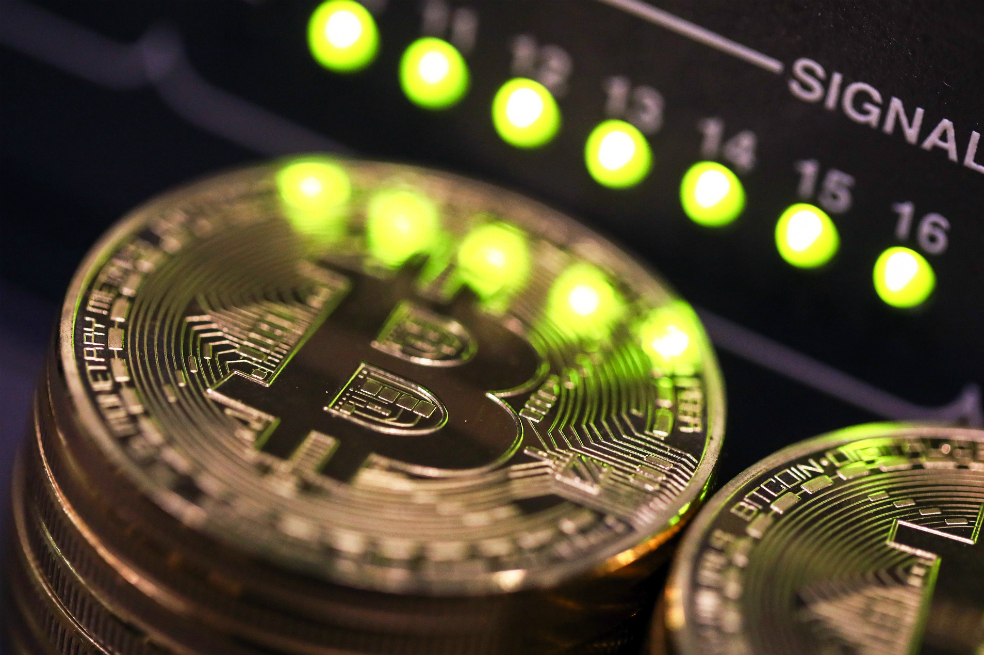 Bitcóin cae por debajo de los 12.000 dólares