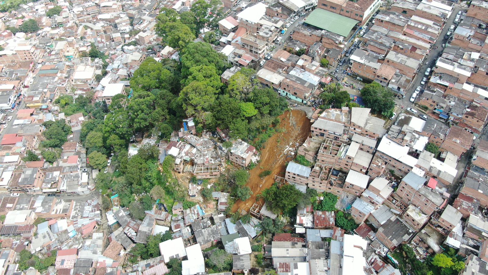 Movimientos en masa obligaron a evacuar más viviendas en Villatina, Medellín