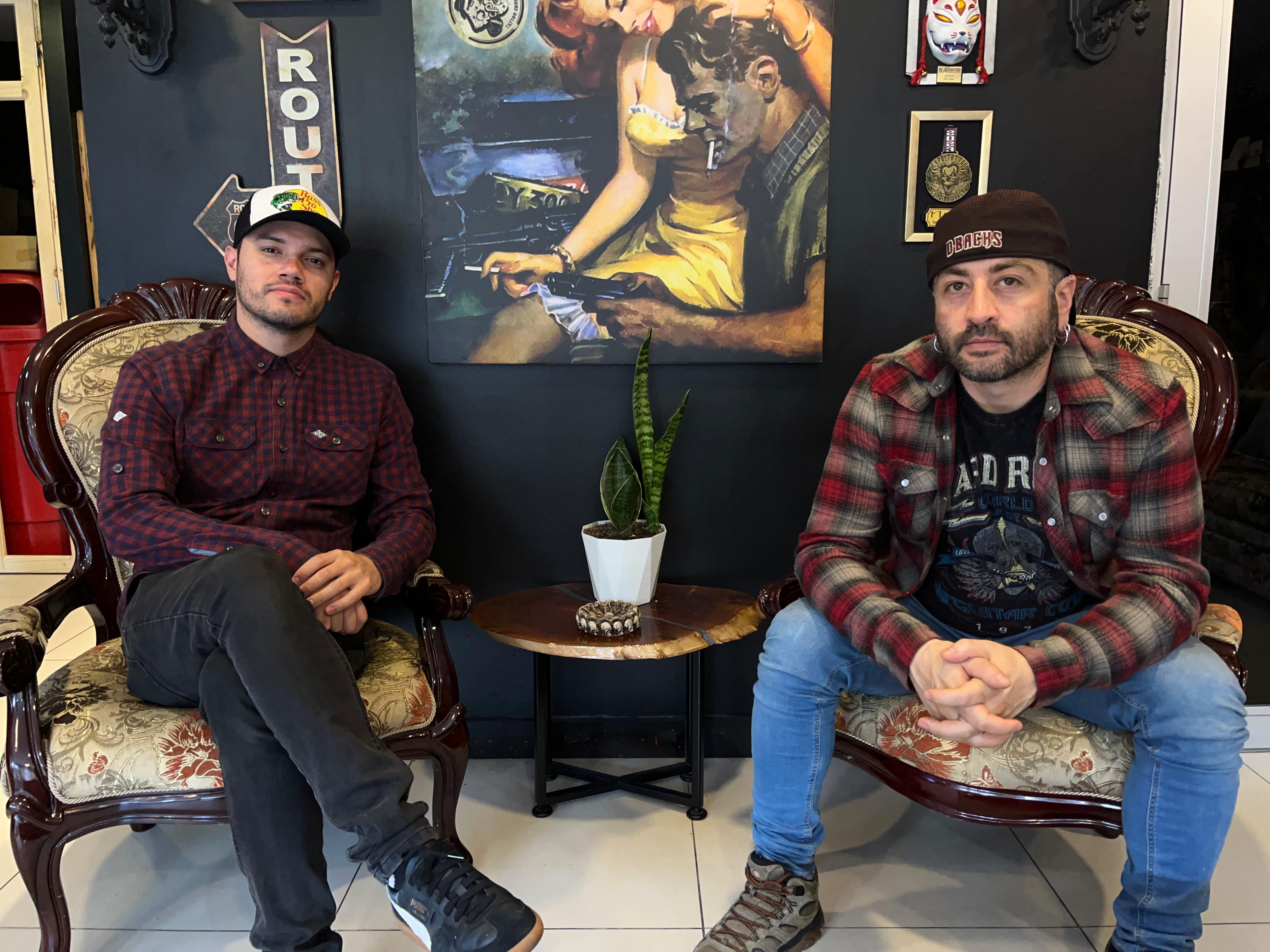 Los cuñados que crearon un estudio de tatuajes que explora la identidad