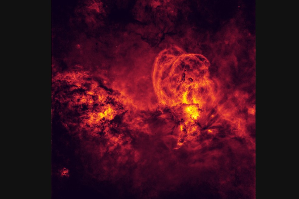 Categoría estrellas y nebulosas: La imagen está destinada a reflejar las fotos tomadas en Australia en 2019 y 2020, cuando los incendios forestales masivos causaron la destrucción de bosques nativos y han consumido más de 12 millones de acres de tierra.