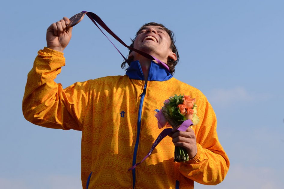 Carlos Oquendo obtiene medalla de bronce en BMX masculino
