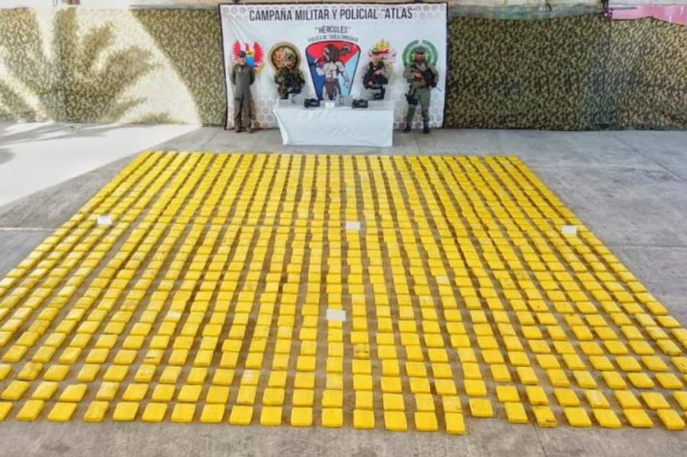 Incautan casi una tonelada de cocaína en Colombia a disidencia de alias Guacho