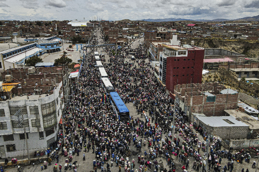 Perú: manifestantes avanzan hacia Lima para exigir la renuncia de Dina Boluarte