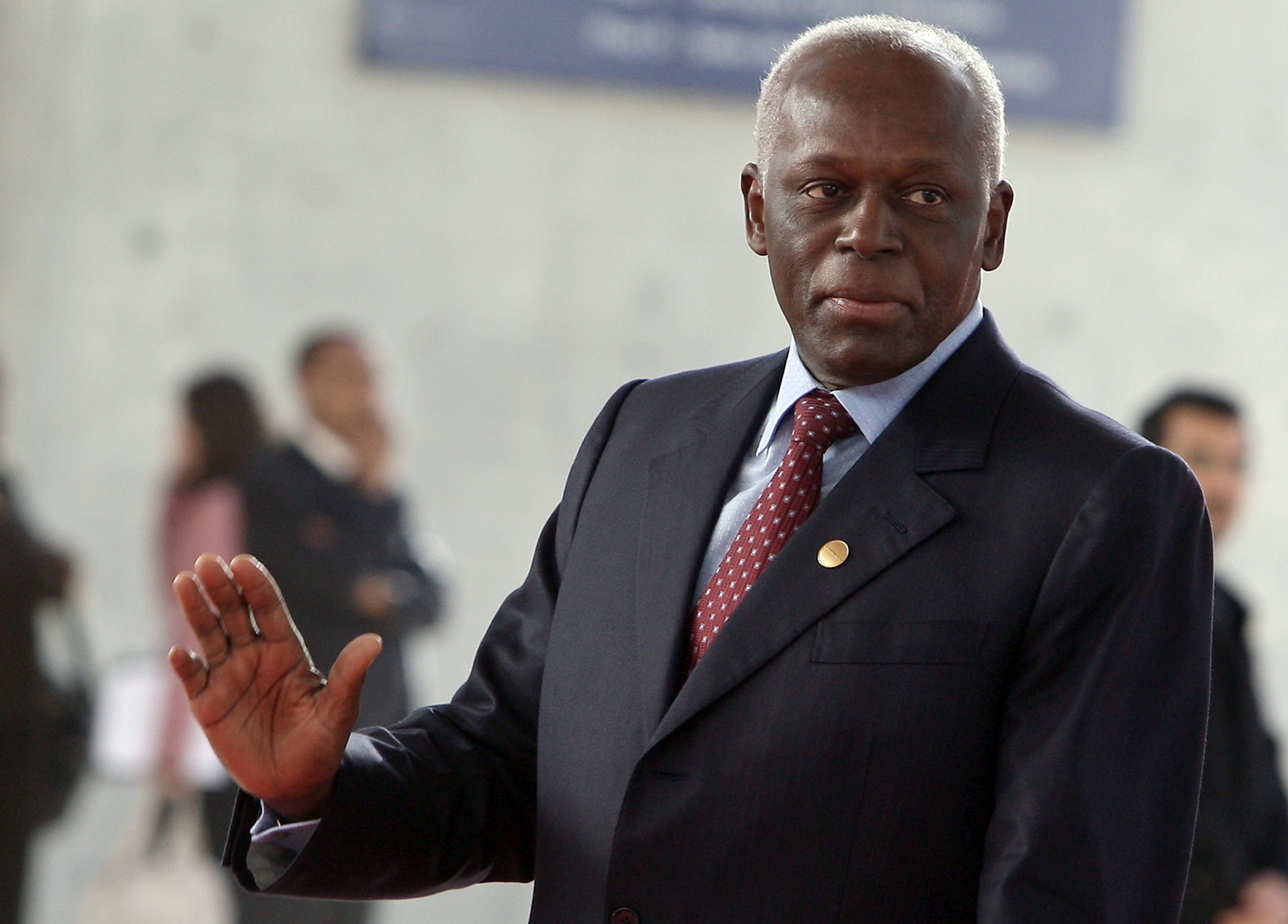 Murió el expresidente de Angola José Eduardo dos Santos en España