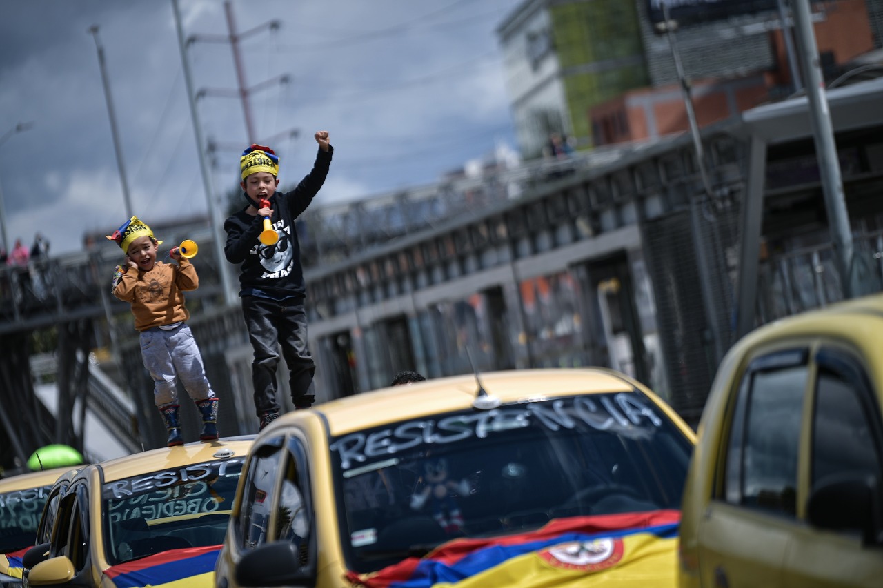 Los niños también han hecho parte de las protestas pacíficas en la capital.